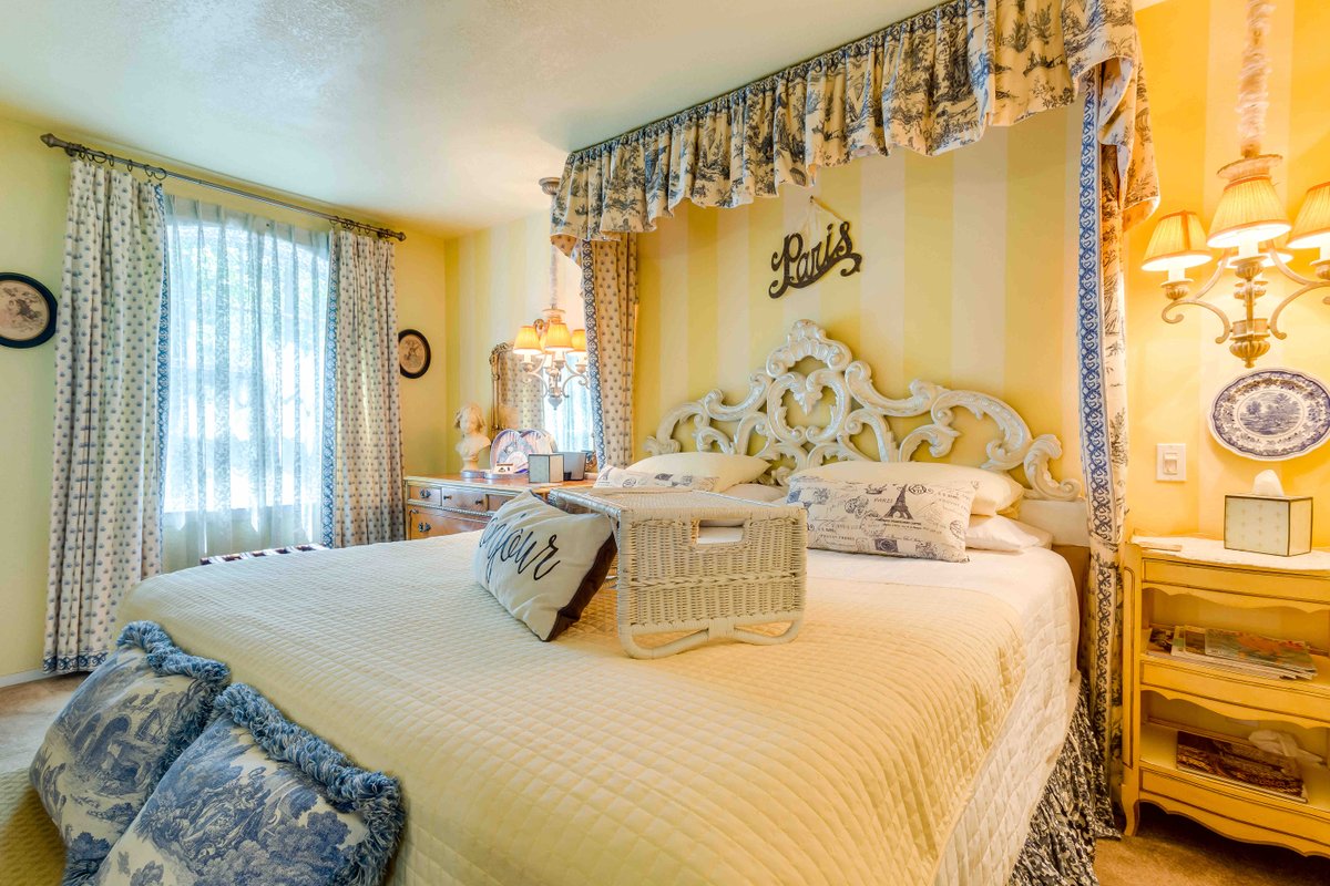 2 BR cottage King & Queen Beds & jacuzzi tub