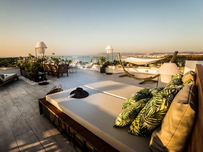 The Hill House | Seaview Luxury Villa