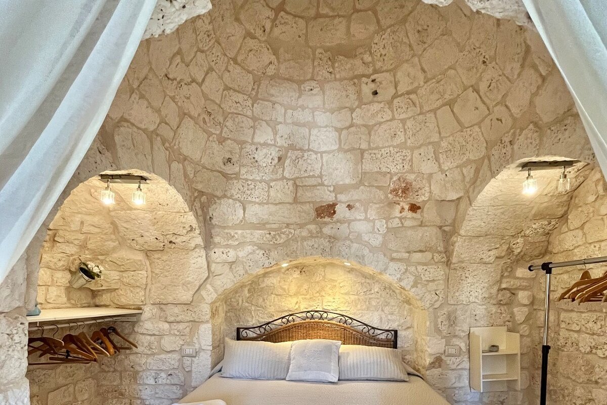Luxury Villa from 18th-c with pool {10’ Ostuni} gallery image 3