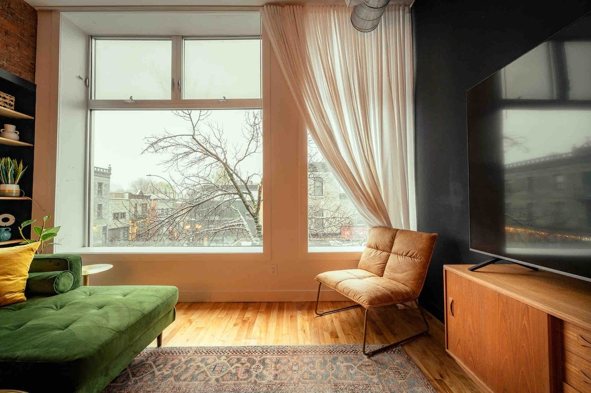 Modern Industrial Loft Plateau gallery image 3