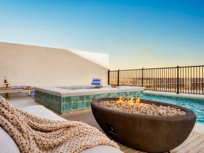 Whitecap – Beachfront Gem w/ Pool & Elevator