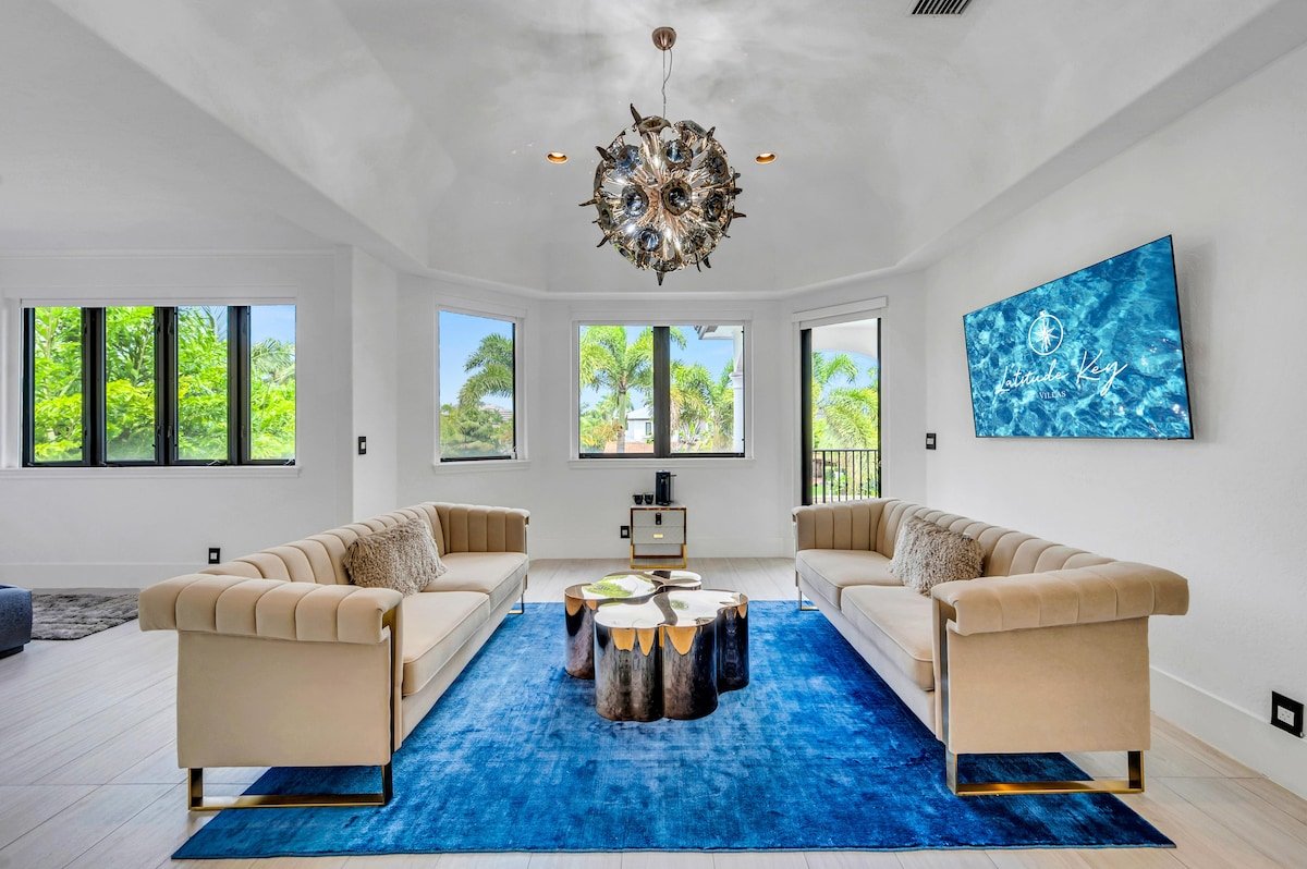 Las Olas Isles | Waterfront Villla | Isle Key gallery image 2