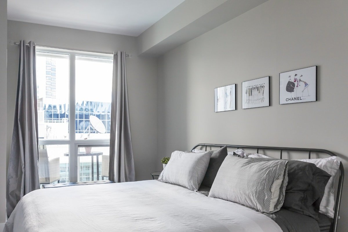 5 Star Location-CN Tower View-Parking gallery image 5