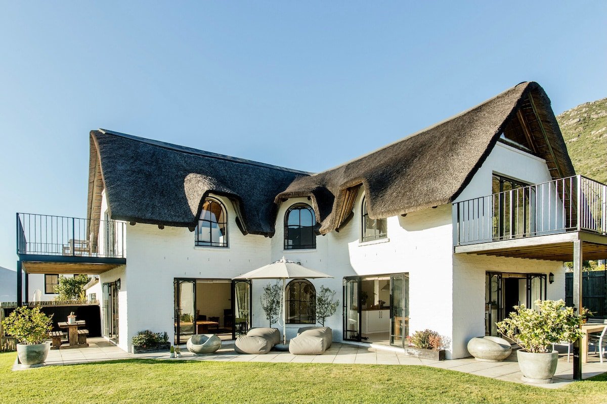 „Out of Africa“bordering Nature Reserve with view! gallery image 4