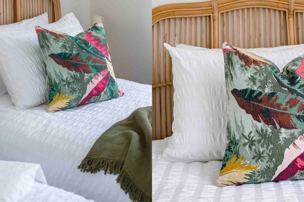 Pelicans | Blueys Beach gallery image 3