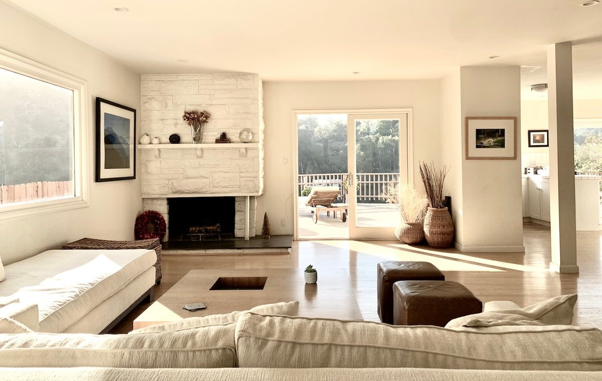 The Laurelmont with Canyon Views and Hot Tub gallery image 5