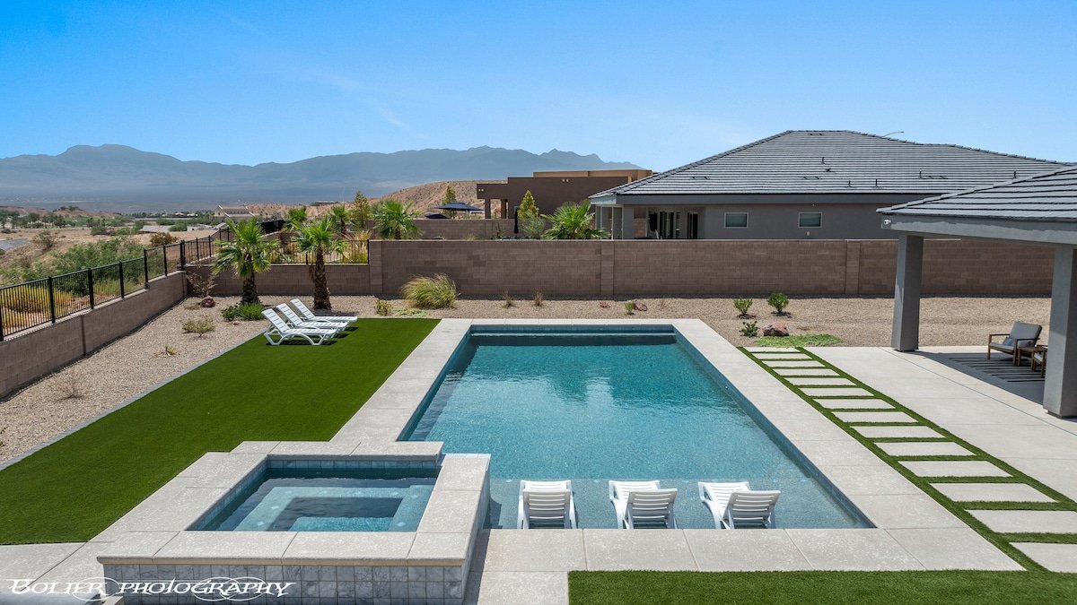 Mountains and Saltwater Pool gallery image 2