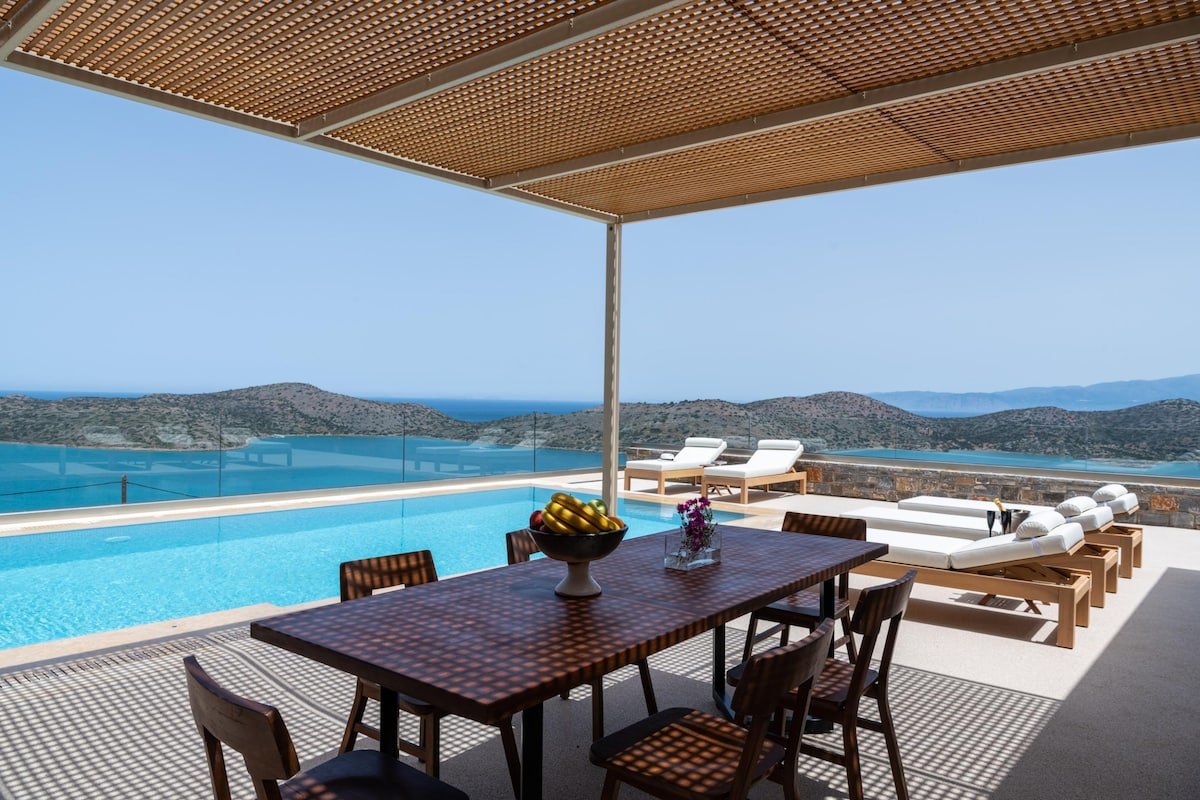Scenic Views of Sea & Spinalonga, pool and gym! gallery image 4