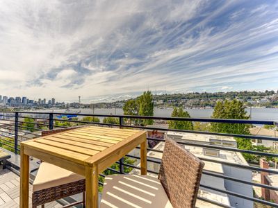 Stunning Lake Union/Space Needle Views, Roof Deck