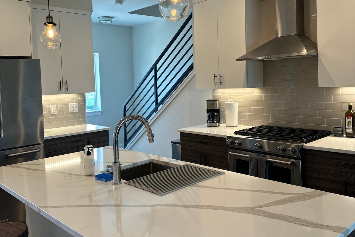 Modern 3 Bed Townhome in Rino w/ Rooftop Deck