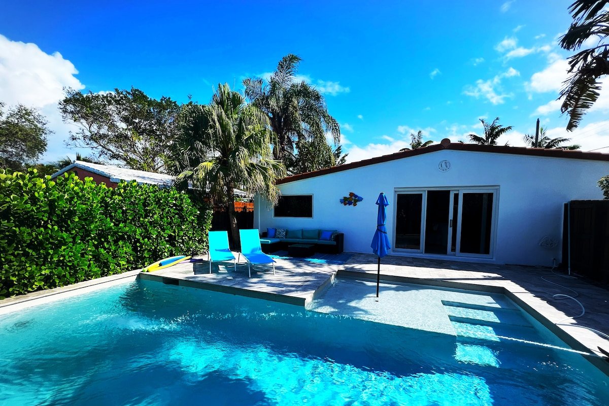 Stylish & Bright ~ 5★ Location, Pool, Hot Tub, Pkg gallery image 3