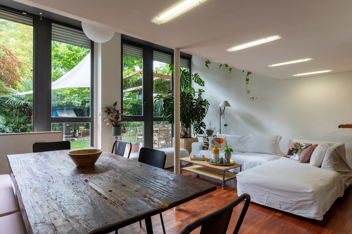 Luxury Summer House Garden&Spa for 8 (3bathrooms) gallery image 4