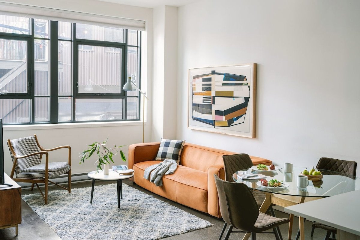 Sonder Le Guerin | Three-Bedroom Apartment gallery image 2