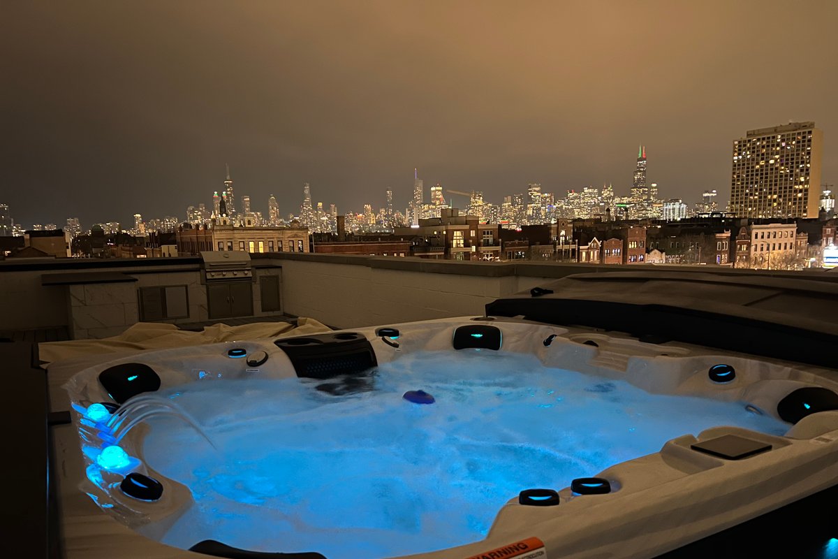 Luxury Penthouse w/ HOT TUB & Amazing Roof Deck