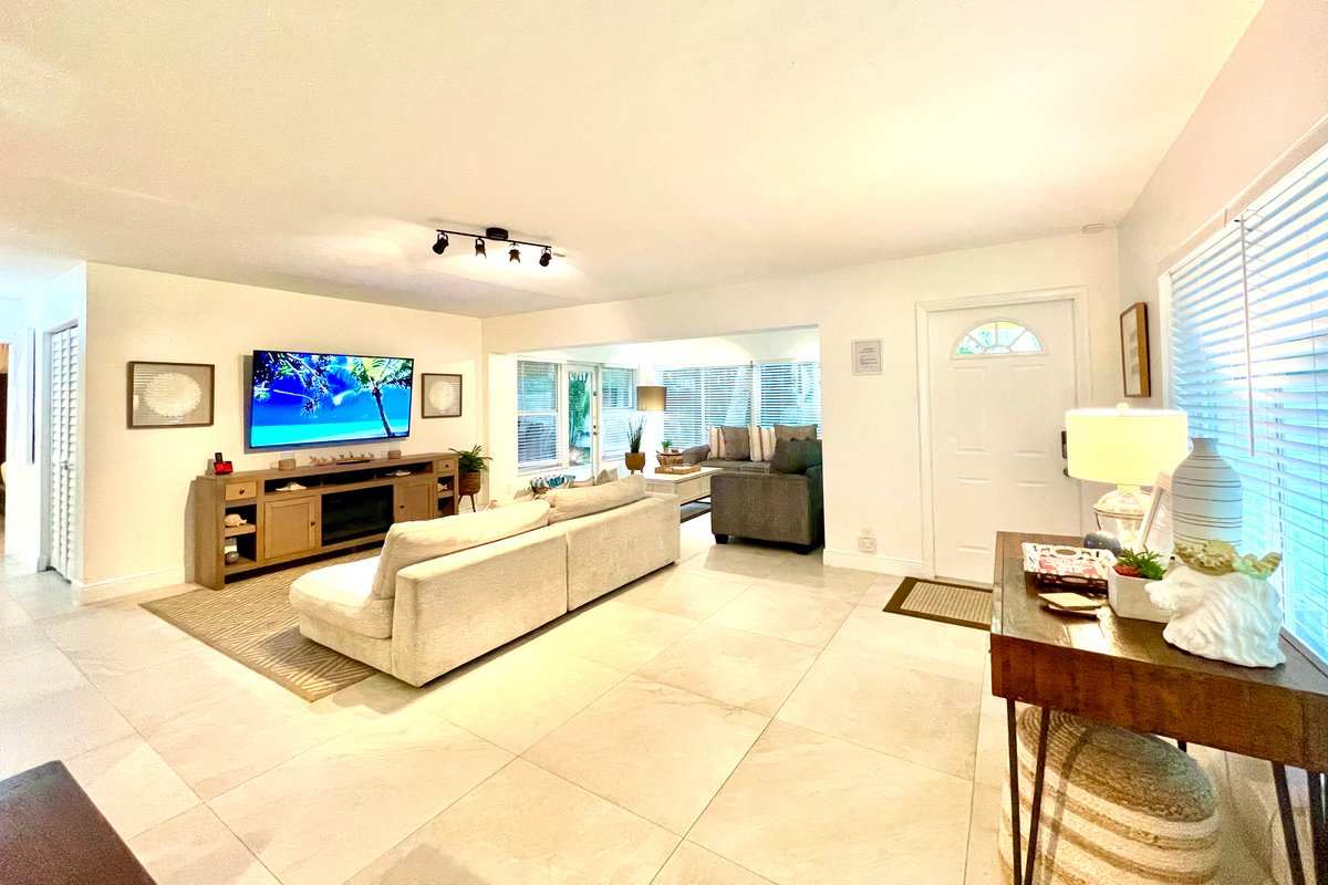 Sunshine-House on the beach-Downtown-Heated Pool