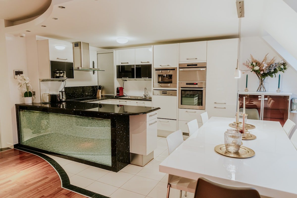 Central Penthouse Lux*Jacuzzi*Sauna*Terrace*Garage gallery image 5