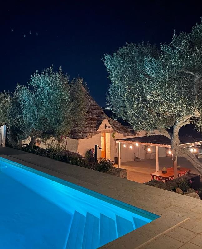 Trullo Fior di Ciliegio panoramico con piscina. gallery image 4