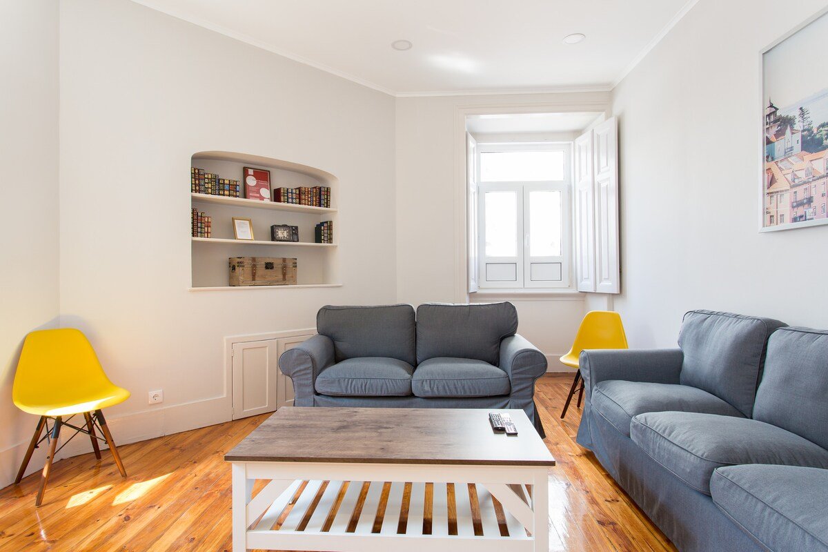 Lisbon Comfy Apartment III – Metro at the door gallery image 3