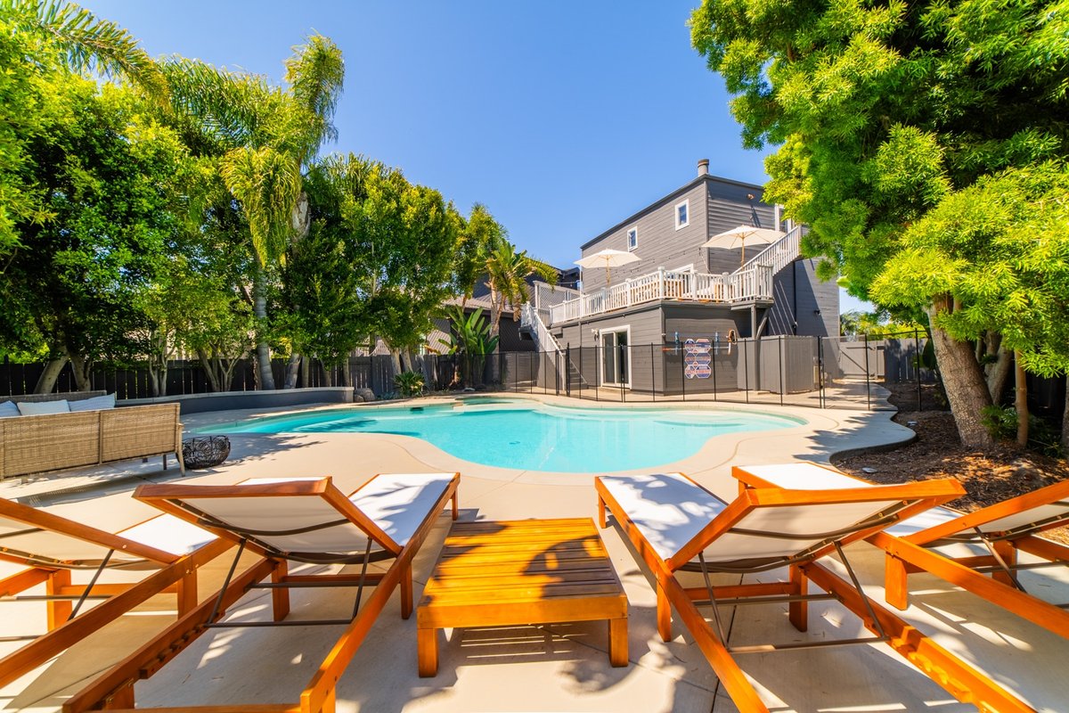 Charming East Coast style home in Del Mar w/ pool