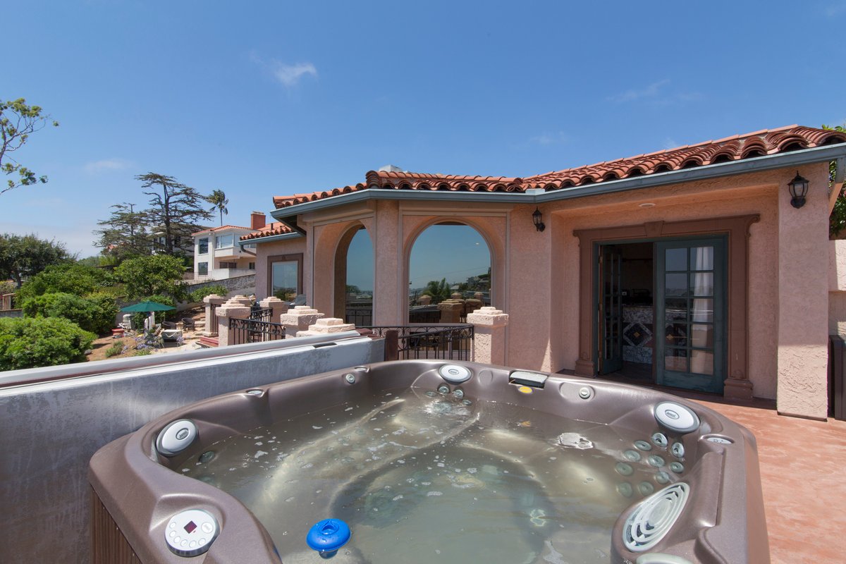 ☆🏘 Breathtaking 180º Views 🏝Hot Tub🏝 5☆ Reviews