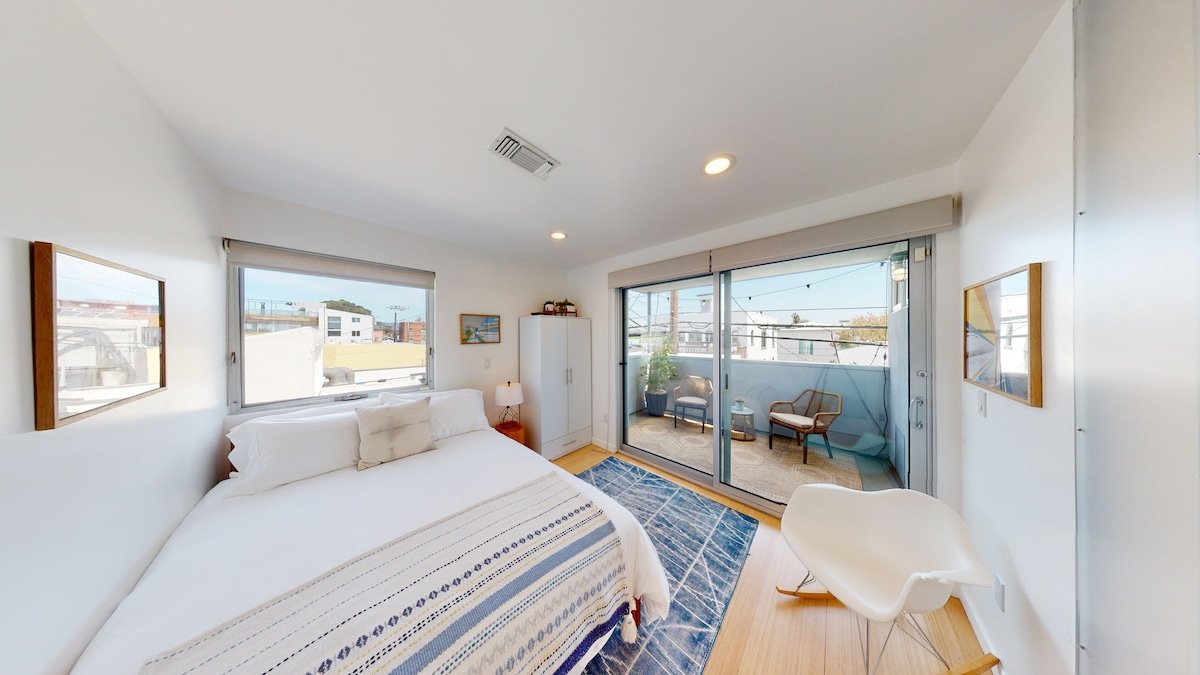 Hip Venice Architectural Loft Home By The Beach gallery image 4