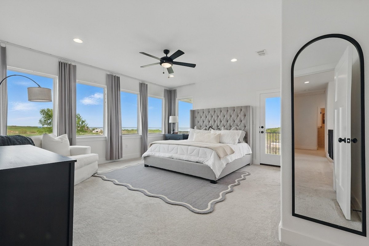 Honey Locust Hill – Gated Lake Retreat + 10 Acres! gallery image 4