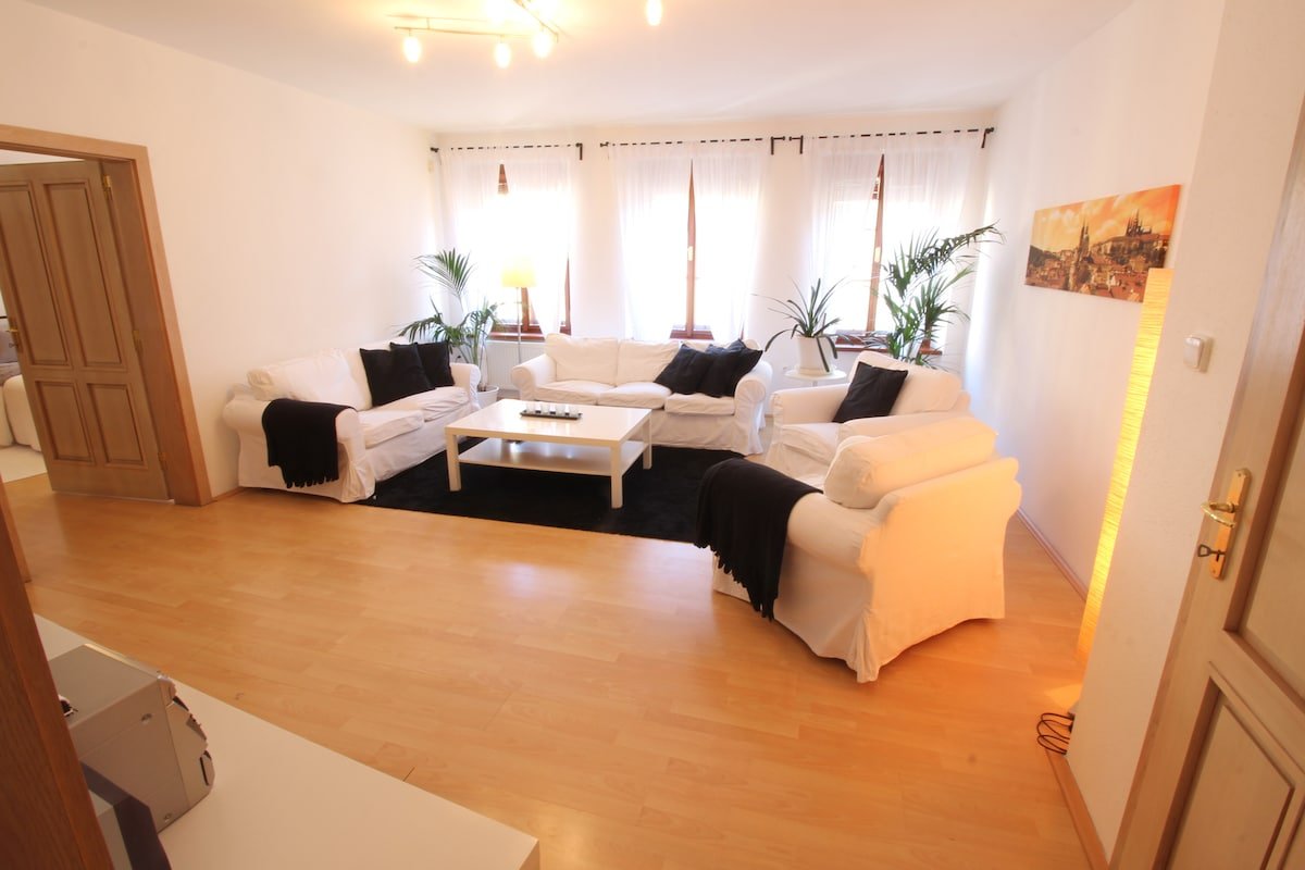 3 bedrooms apartment in Prague center gallery image 4