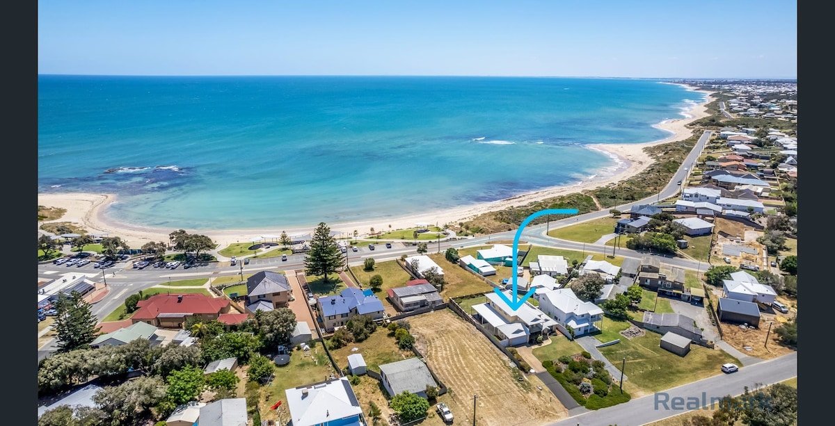 Stunning Falcon beach house with epic ocean views gallery image 4