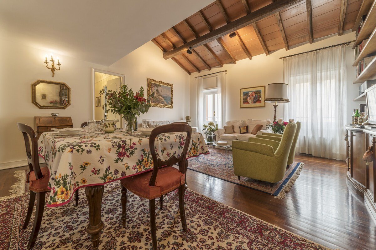 Quiet and classic on two floors, by Trevi Fountain gallery image 4