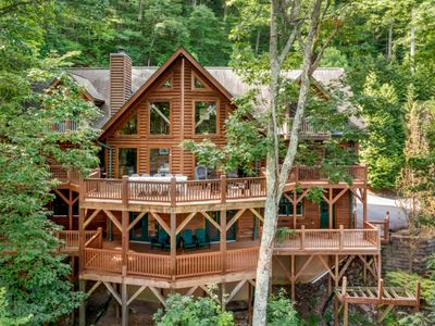 Expansive Views, Hot Tub, Outdoor Dining | Leyland