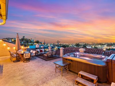 ☆🏘 Breathtaking 180º Views 🏝Hot Tub🏝 5☆ Reviews