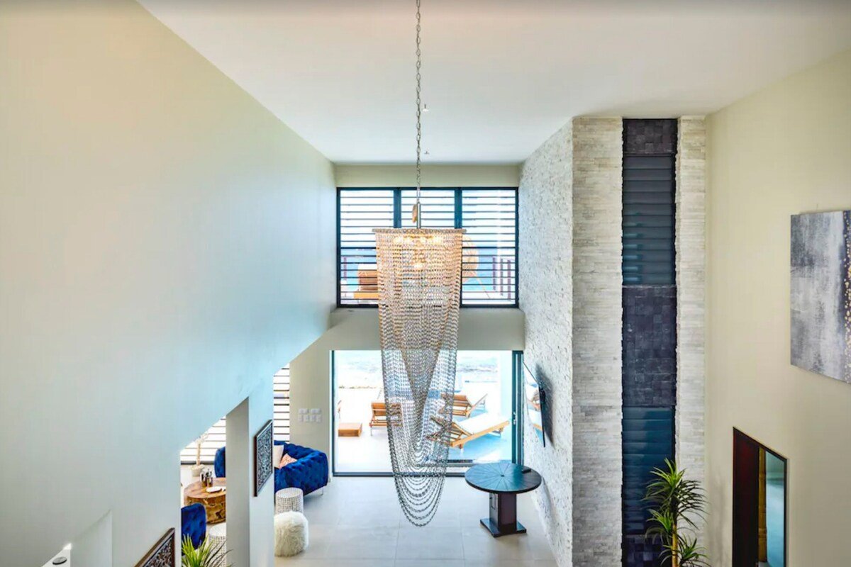 NEW – 6 Bedroom Oceanfront Bonaire Vacation Villa gallery image 5