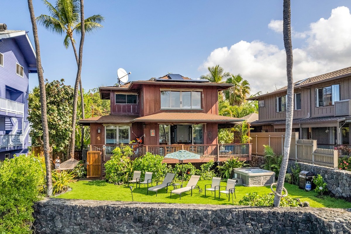 Kona Dolphin and Whale House. Rare Oceanfront. Spa gallery image 3