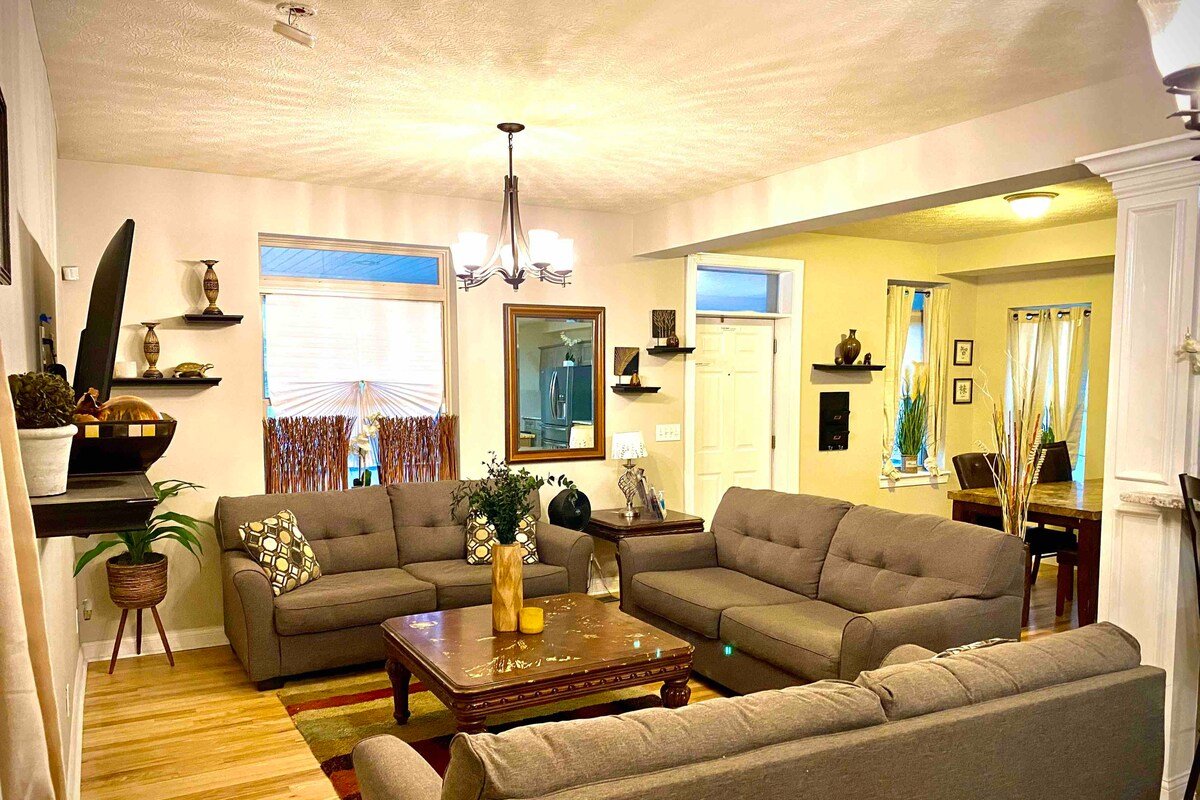 “Luxury Haven for Large Gatherings: 4BD/4BA” gallery image 3