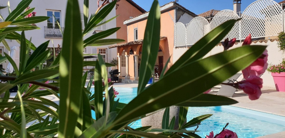 Maison de ville du XVIIIe siècle , piscine Lyon 9 gallery image 4