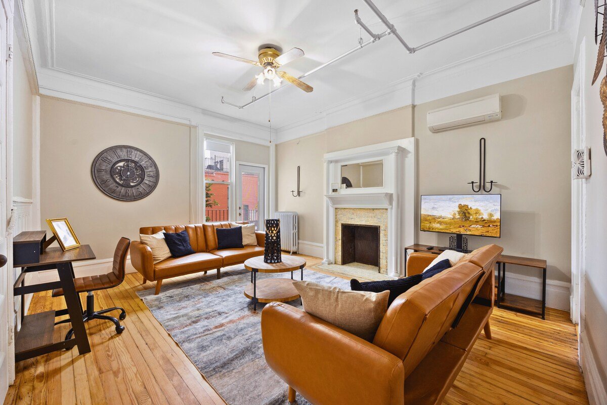 Artful 3BDR: Near Subway, Stadium + Private Patio gallery image 3