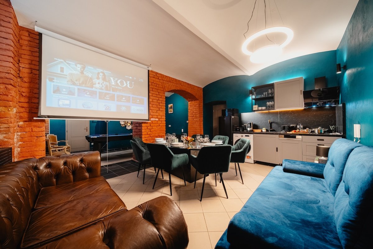 Centraly located Ap Bunks&Billiards gallery image 2