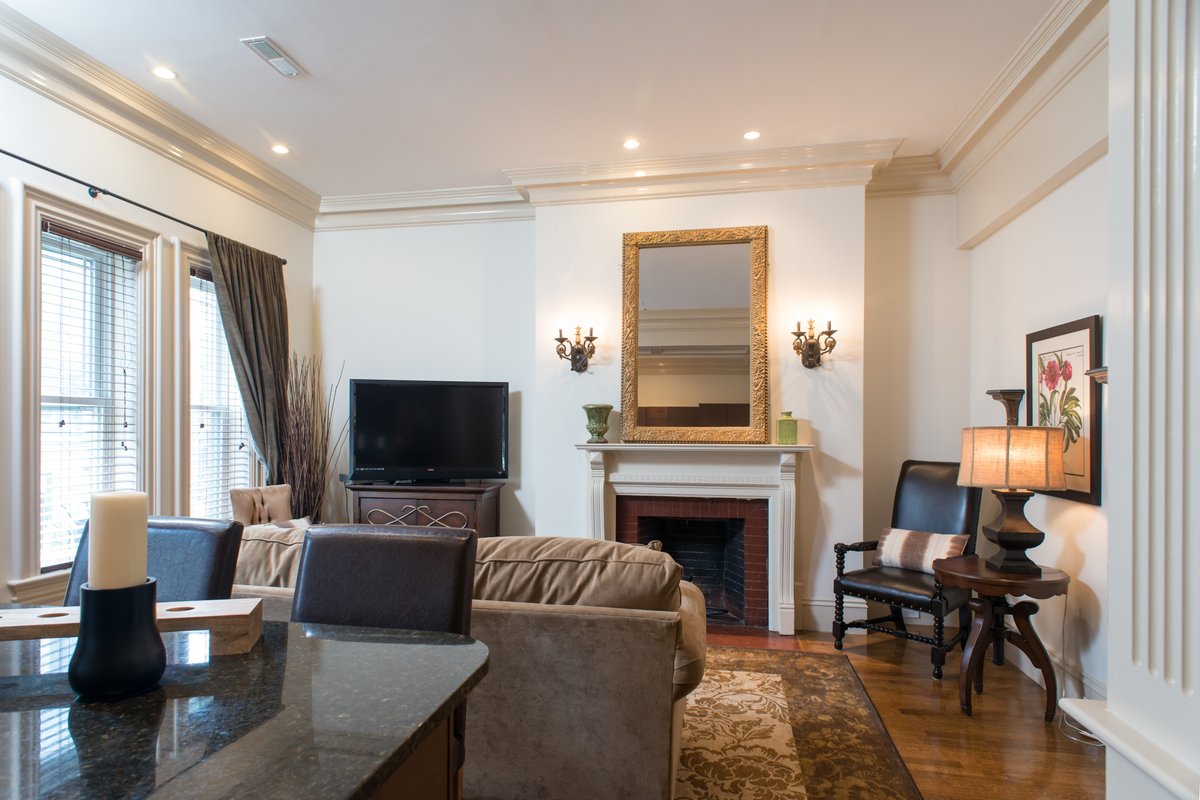 3BR / 2BA + Prvt Deck in Back Bay