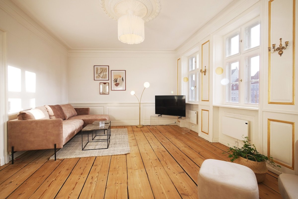 New Harbour by the water gallery image 2