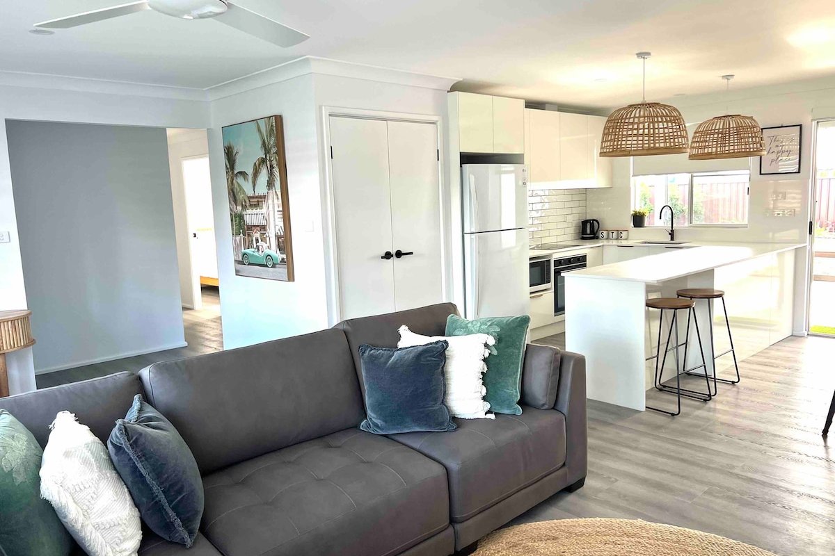 The Family Boathouse – 4 bed house plus 1 bed flat gallery image 3