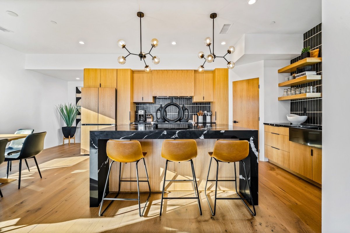 Naples Modern Home gallery image 5