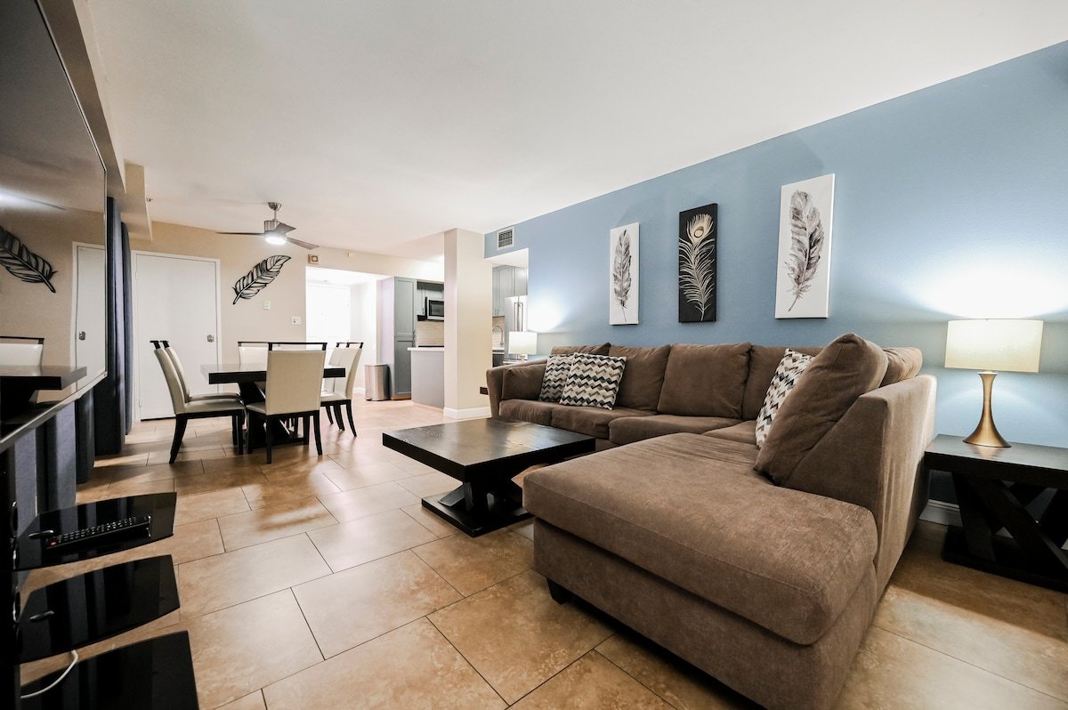 N8 2BD/2BA | Center of the Strip | Sleeps 8 gallery image 4