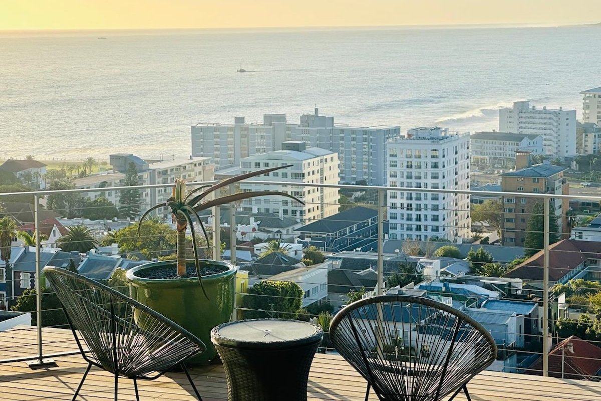 Entire James Bond Pad high up over Green Point gallery image 4