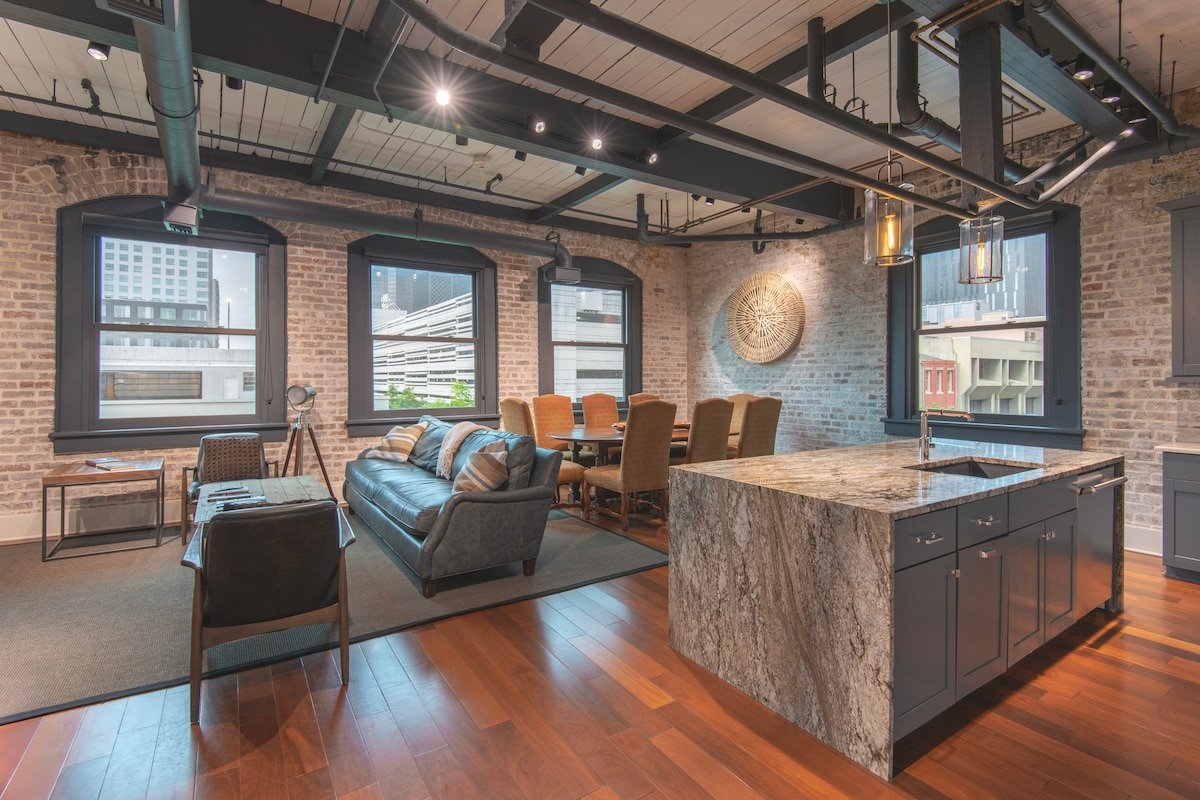 Luxury 3BD/3.5Bth-DOME-2500 SQFT-Pvt Elevator gallery image 3