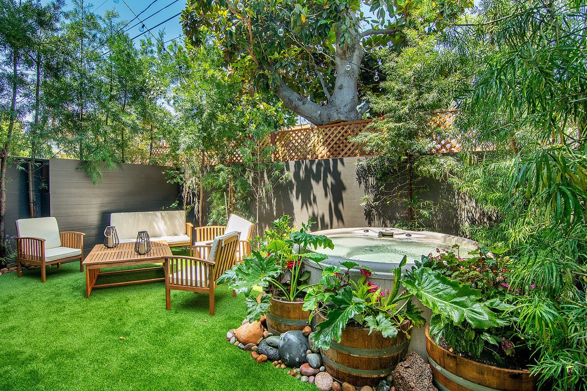 Stylish 4 bedroom home with a hot tub