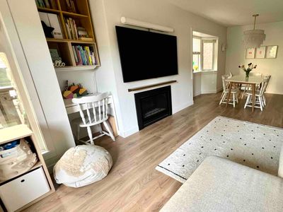 Kitsilano Beach Family Friendly 2 Bedroom Apmt