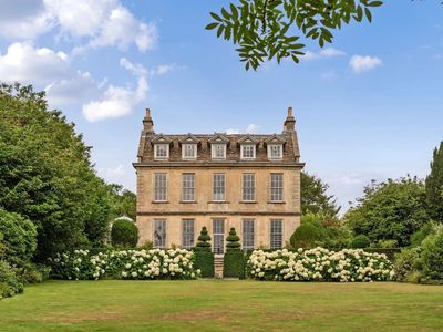 Queen Anne period home near Bath