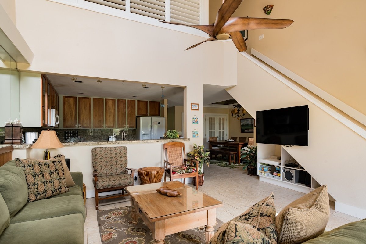 Huge 2500 SF Resort Home. Gig Internet. Stroll to Beach gallery image 3