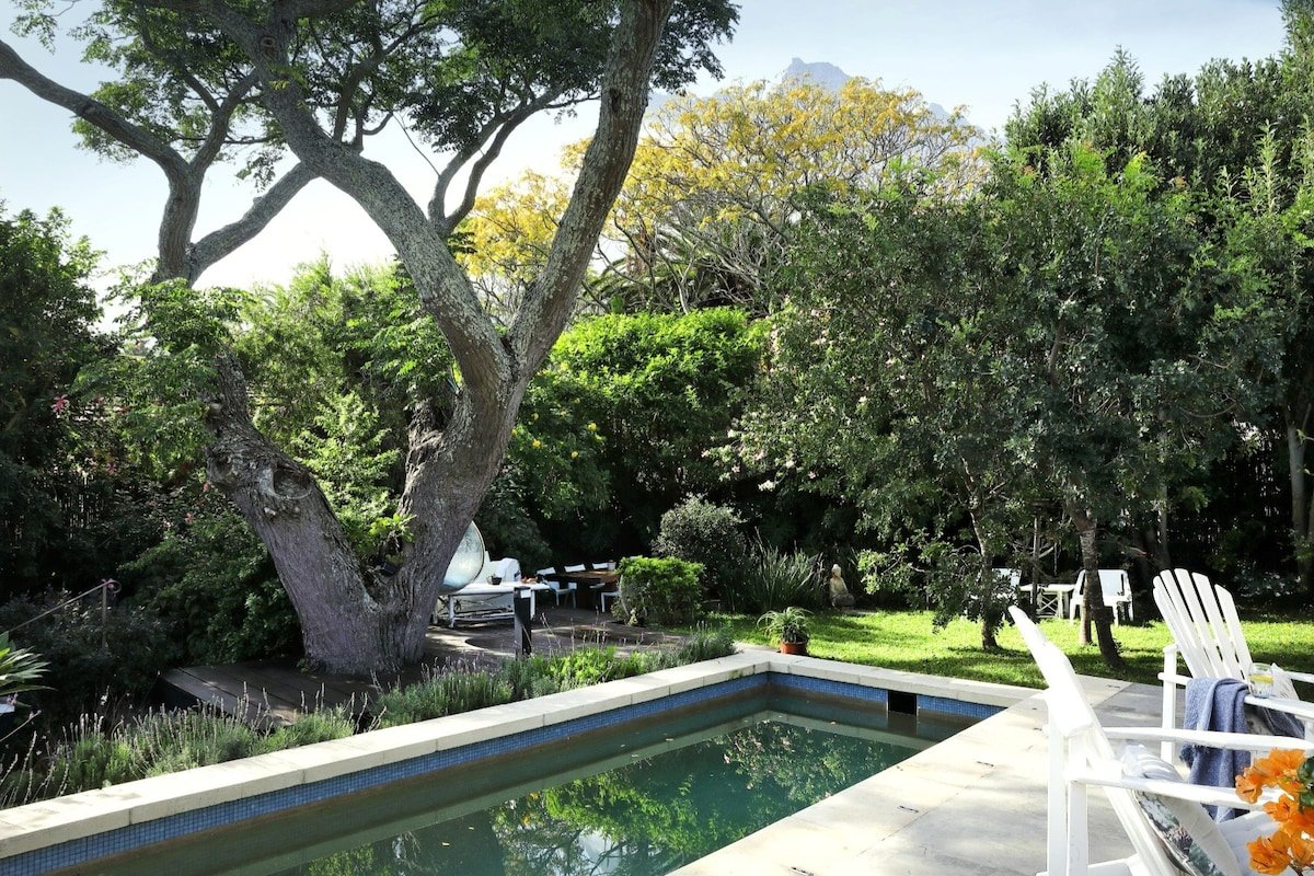 One block from beach, private, 4 beds/4 bath, pool gallery image 2