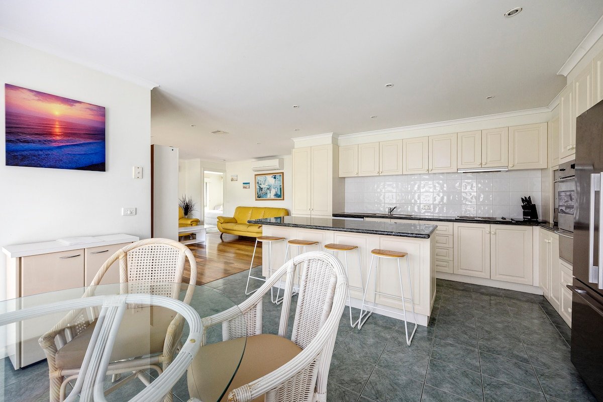 Sand and Foam gallery image 5